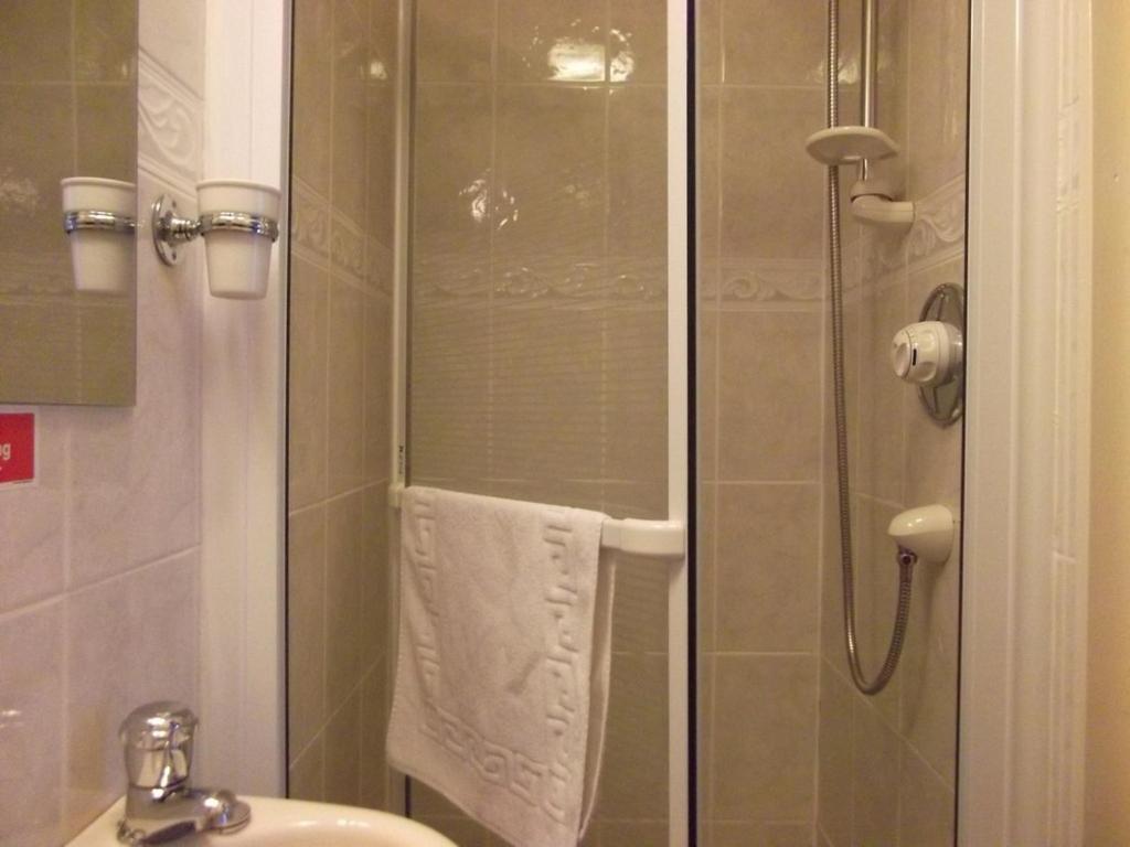 Holmlea Guest House Exclusively For Adults วินเดอร์เมียร์ ภายนอก รูปภาพ