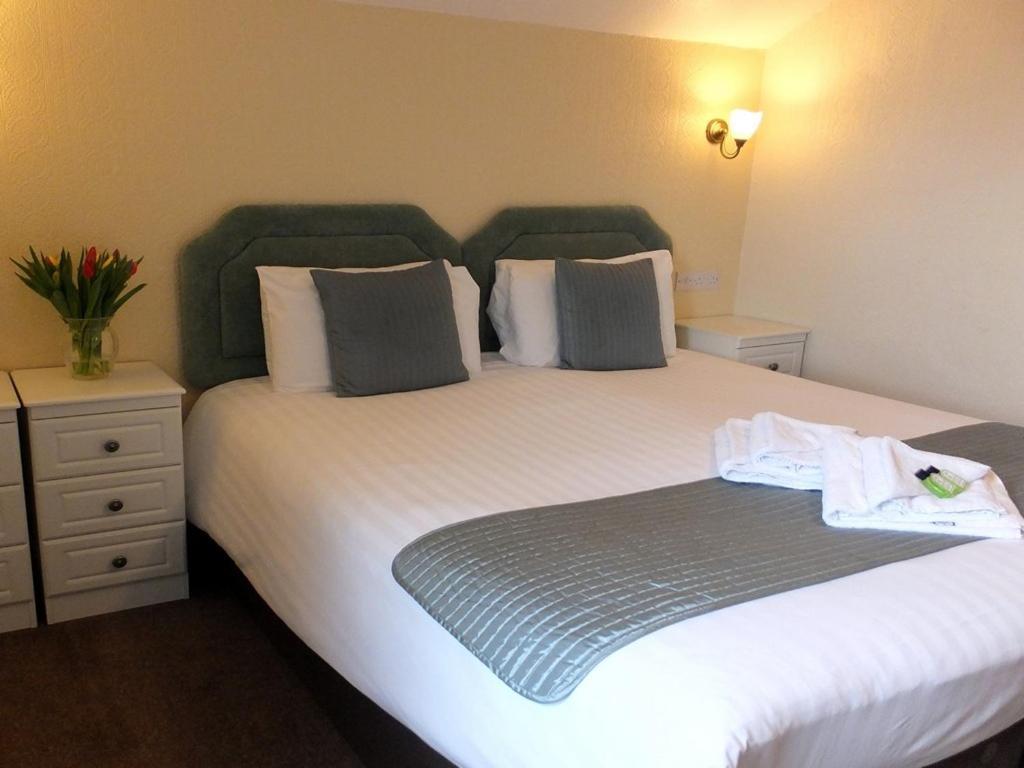 Holmlea Guest House Exclusively For Adults วินเดอร์เมียร์ ภายนอก รูปภาพ