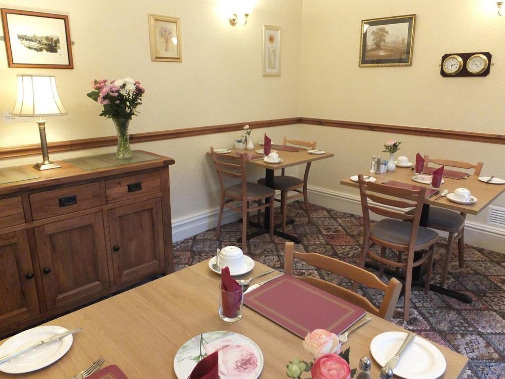 Holmlea Guest House Exclusively For Adults วินเดอร์เมียร์ ภายนอก รูปภาพ